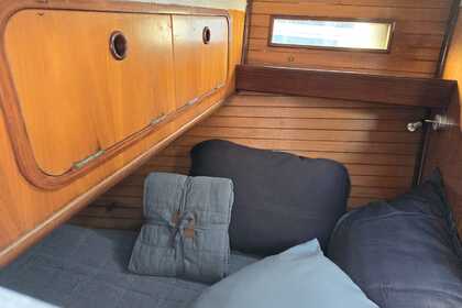 Beneteau amplico y cómodo