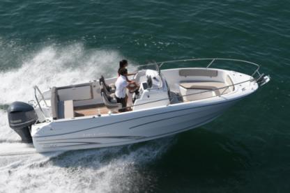 Location Bateau à moteur Jeanneau Cap Camarat 7.5 Cc Villefranche-sur-Mer