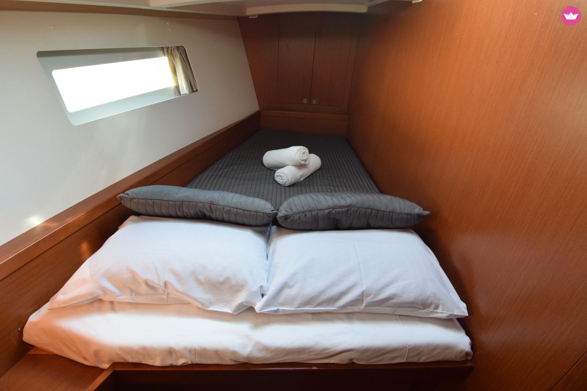 Sailboat Beneteau Oceanis 45 for hire