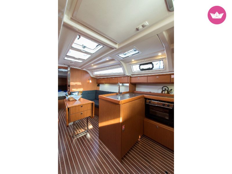 Sailboat Bavaria 37 Cruiser  