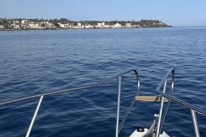 Noleggio Barca a motore Regal Commodore 258 Giarre