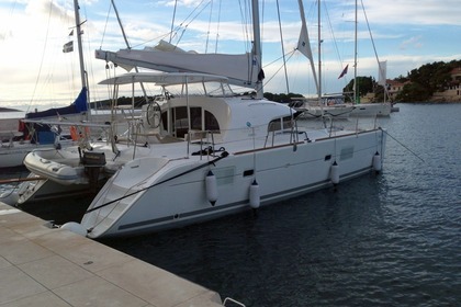 Rental Catamaran LAGOON 380 Murter