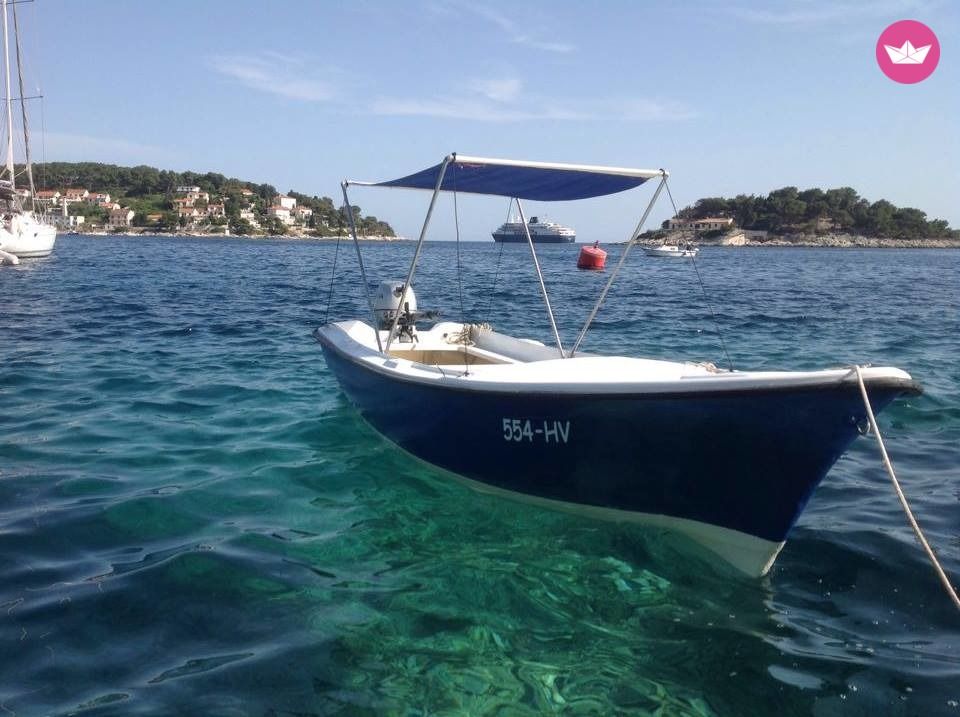 Charter motorboat in Hvar  