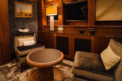 40 Meters Yacht with Jakuzi in Dubai on Your Service