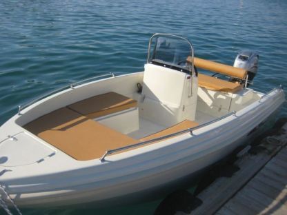 Location Bateau à moteur Karel 5.50 Mandelieu-la-Napoule