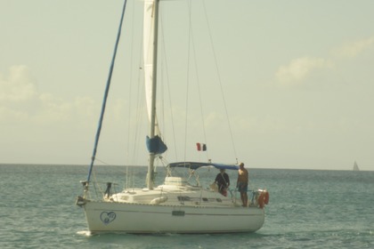 Charter Sailboat BENETEAU OCEANIS 321 Pointe-a-Pitre