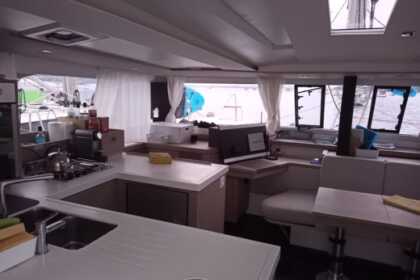 Fountaine Pajot Astrea 42 pour croisière de rêve en Corse du Sud