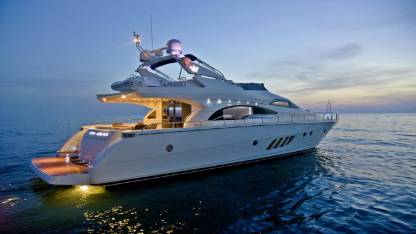 Charter Motorboat Dominator 680S Athens