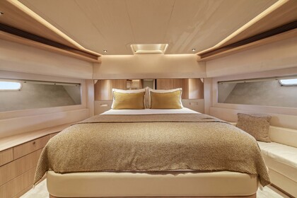 FERRETTI 881