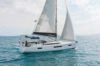 Hire Sailboat  Sun Odyssey 440 Volos