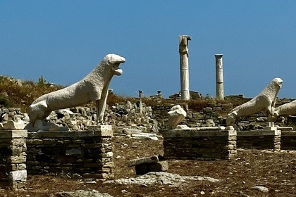 Private cruise around Mykonos or Rhenia island