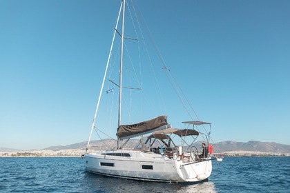 Charter Sailboat Bénéteau Oceanis 40.1 Lefkada