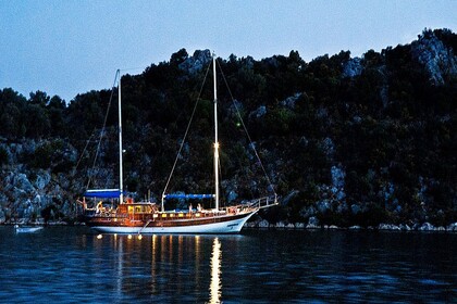 Location Goélette All inclusive boat tour with a capacity of 12 Traditional Gulet Kaş