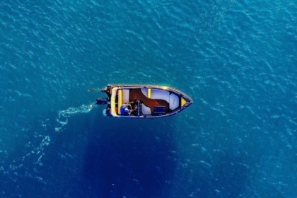 Charter Motorboat BLACK BOAT LICENSE FREE Santorini