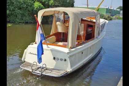 Betaalbare dagtocht over de vecht op klassieke boot met schipper