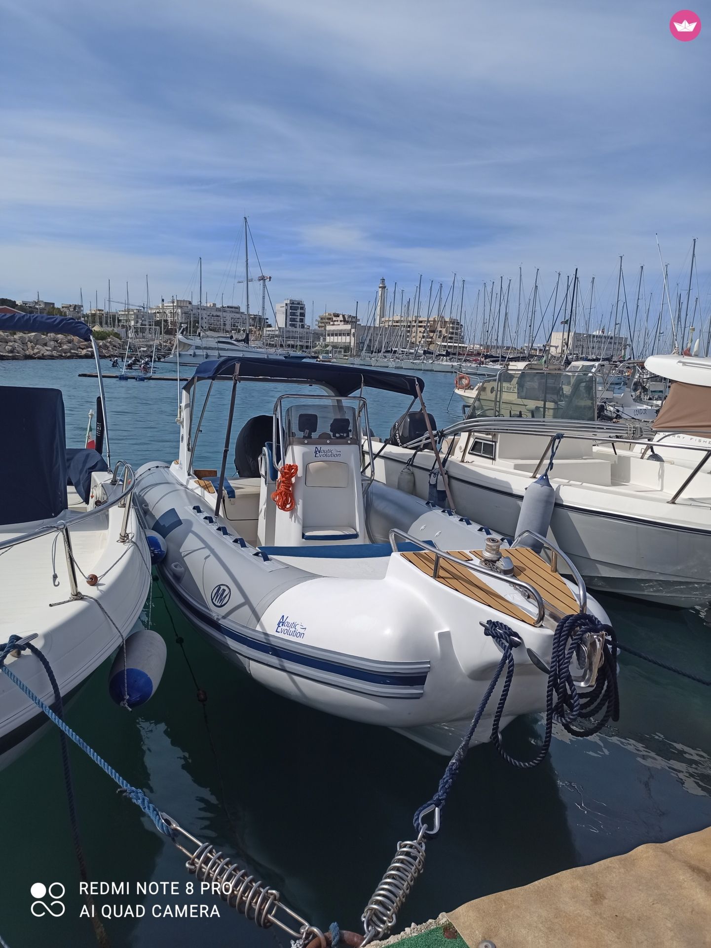 Semi-rigide Novamares 667 top 200cv 2
