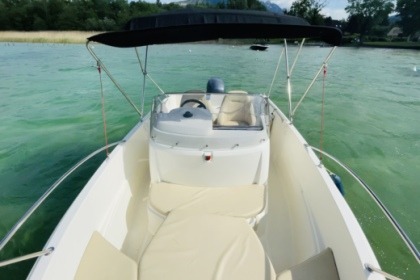 Location Bateau à moteur Jeanneau Cap Camarat 555 style Saint-Jorioz