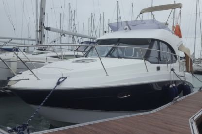 Charter Motorboat Beneteau Antares 30 Fly Quiberon