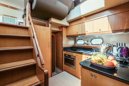 TO ESCAPE  Ferretti Altura 690