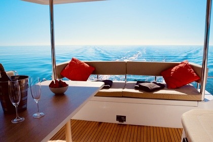 Alquilar catamarán de lujo en Barcelona