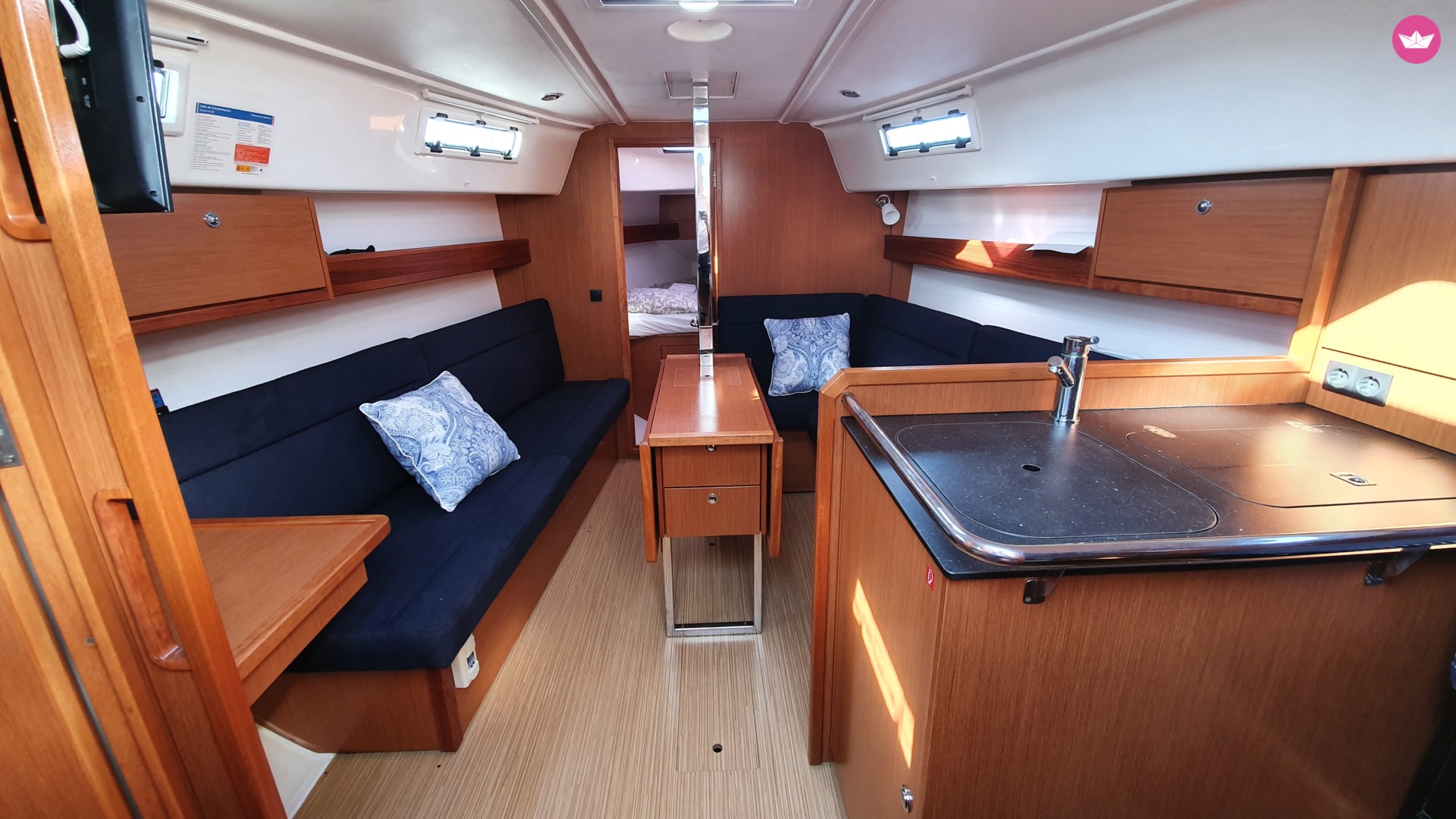 Voilier BAVARIA 32 Cruiser 10m 7