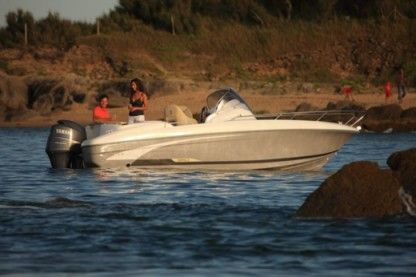 Charter Motorboat Beneteau Flyer 650 Open Le Lavandou