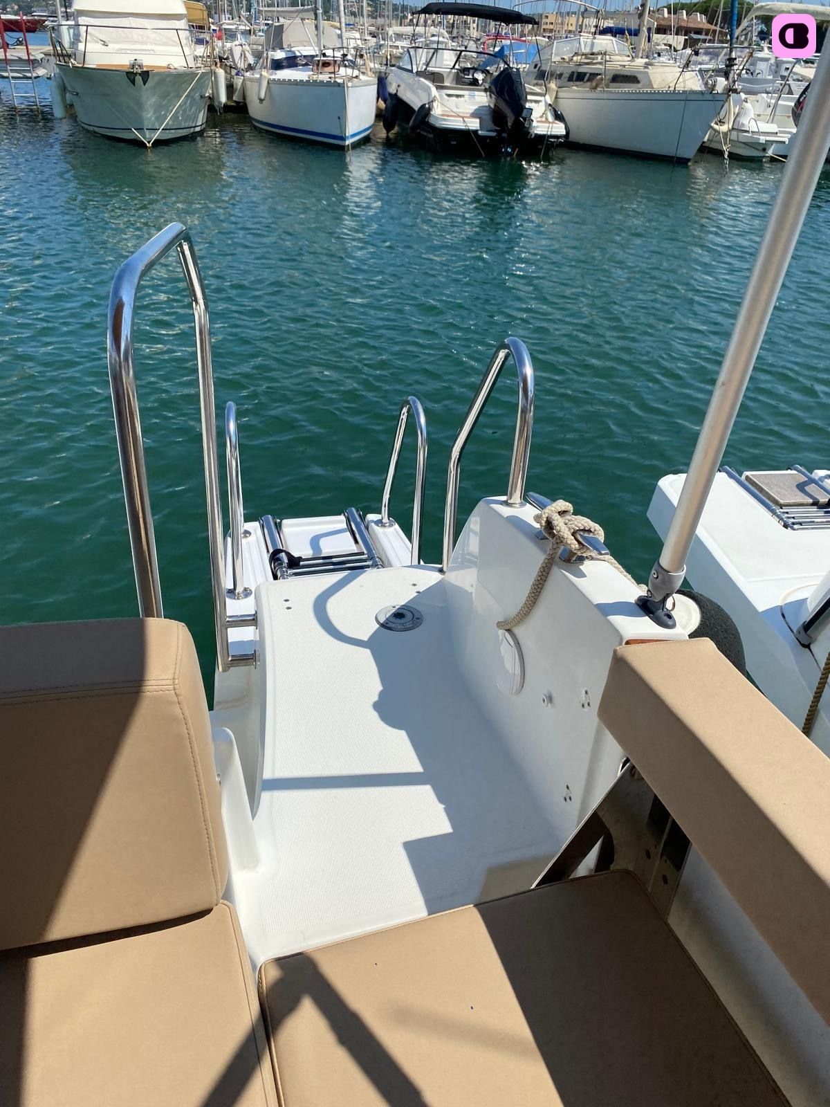 Bateau à moteur Jeanneau Cap Camarat 7.55 250cv 5