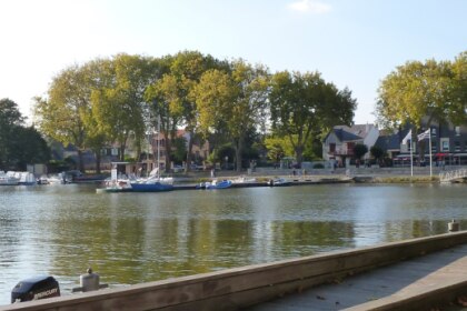 sailboat for a day trip on the river Erdre at 6, or a weekend at 4, no permit required