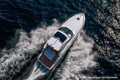 Charter Motorboat Sessa Marine C3X Lido degli Estensi