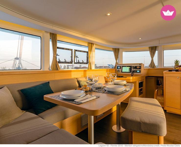 Catamaran LAGOON 42 12.8m 4