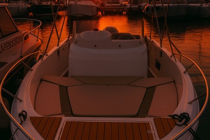Rental Motorboat Jeanneau Cap Camarat 6.5 Cc Golfe Juan
