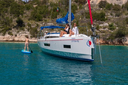 Hire Sailboat  Sunsail 42 Road Town