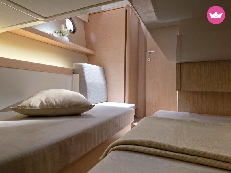 Motorboat Greenline 39 for hire