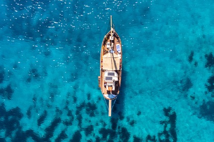 Hire Motorboat Costum made Traditional trawler Lefkada