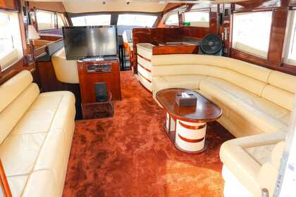 Splendid 70ft YACHT IN DUBAI FOR RENT