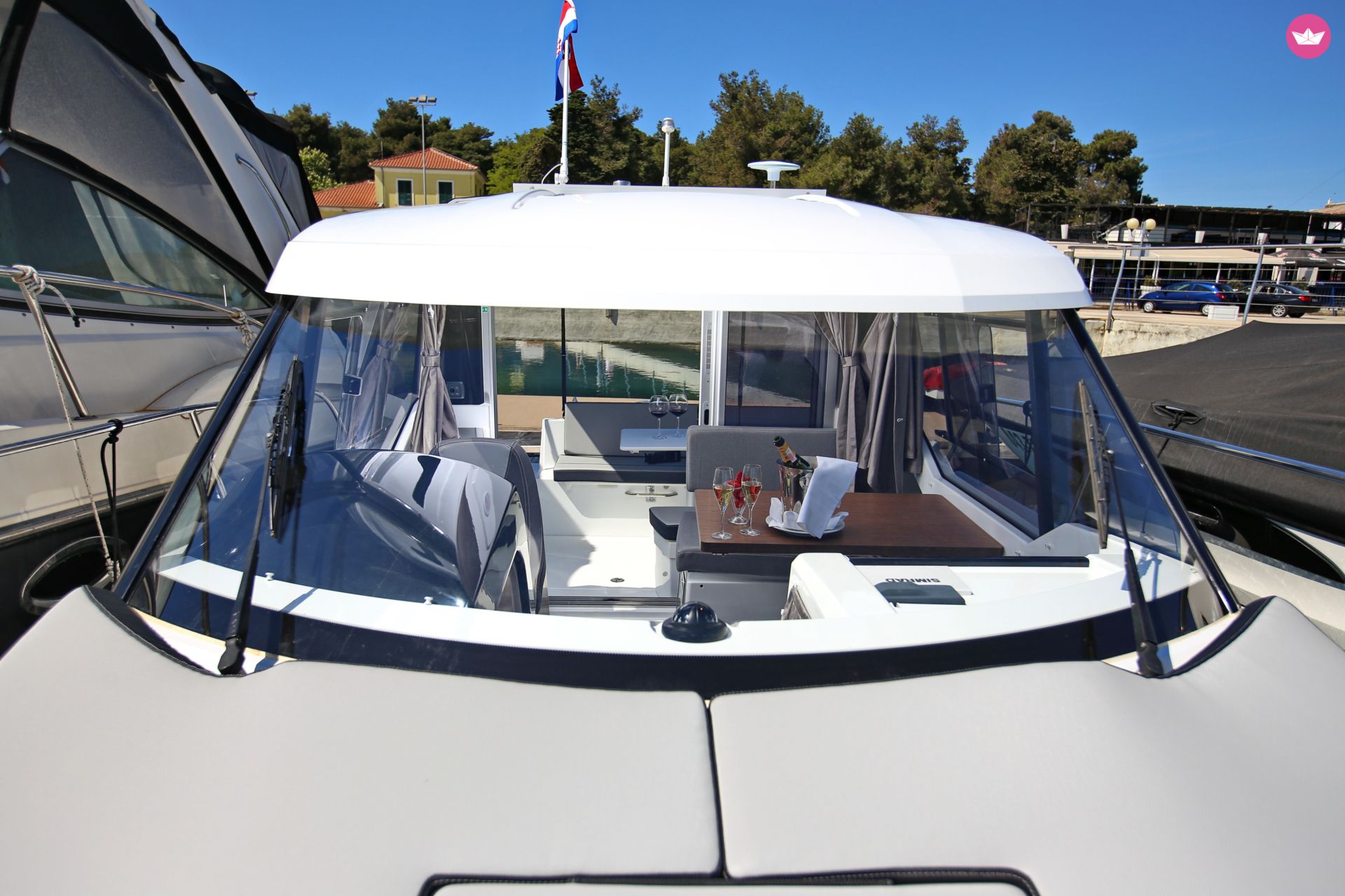 Charter Motorboat Jeanneau 795 Zadar