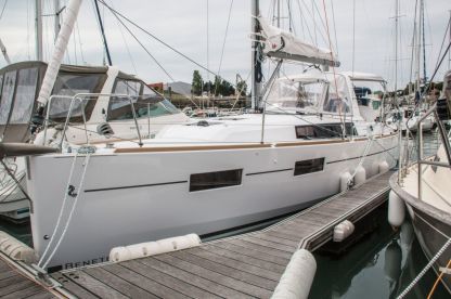 Rental Sailboat Beneteau Oceanis 35 Les Sables-d'Olonne