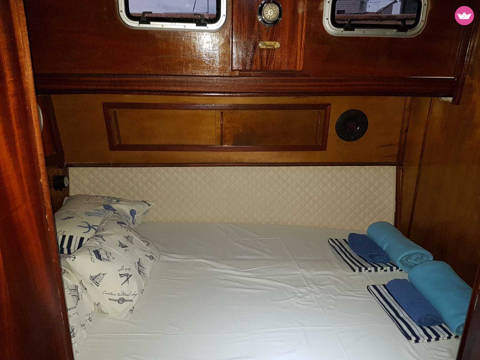 Traitional Croatian Boat Leut Vagabundo in Split for hire