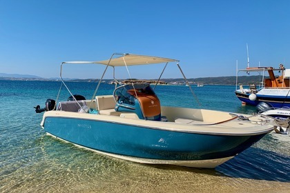 Italian Beauty Speedboat INVICTUS 1