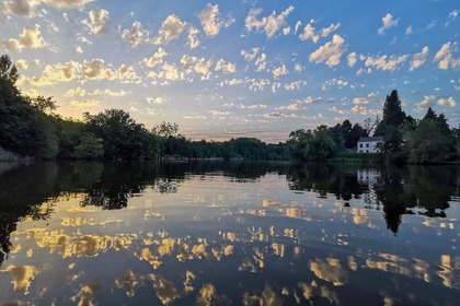 sailboat for a day trip on the river Erdre at 6, or a weekend at 4, no permit required