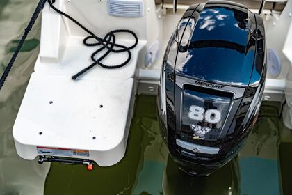 Verhuur Motorboot Quicksilver Activ 555 Cabin Wilkasy