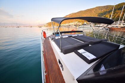 Custom built traditional gulet with a capacity of 4 people