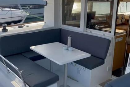 Lagoon 40 power catamaran with a capacity of 8 people