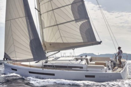 Charter Sailboat Jeanneau Sun Odyssey 490 Skiathos