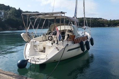 Charter Sailboat  Bavaria 32 Holiday Corfu