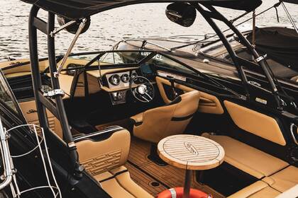 Verhuur Motorboot Sea Ray 210 Wilkasy