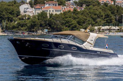 Charter Motorboat Catcruiser 45 Podstrana