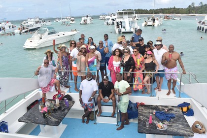 PREMIUM YACHT RENTAL:ALL INCLUSIVE CAPTAIN AND CREW