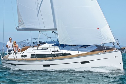 Charter Sailboat BAVARIA CRUISER 37 Lemmer