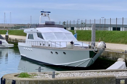 Miete Motorboot Camuffo C52 Rimini